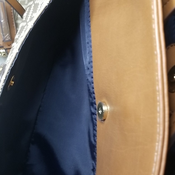 Tommy Hilfiger Large Bag with pouch - Picture 6 of 8